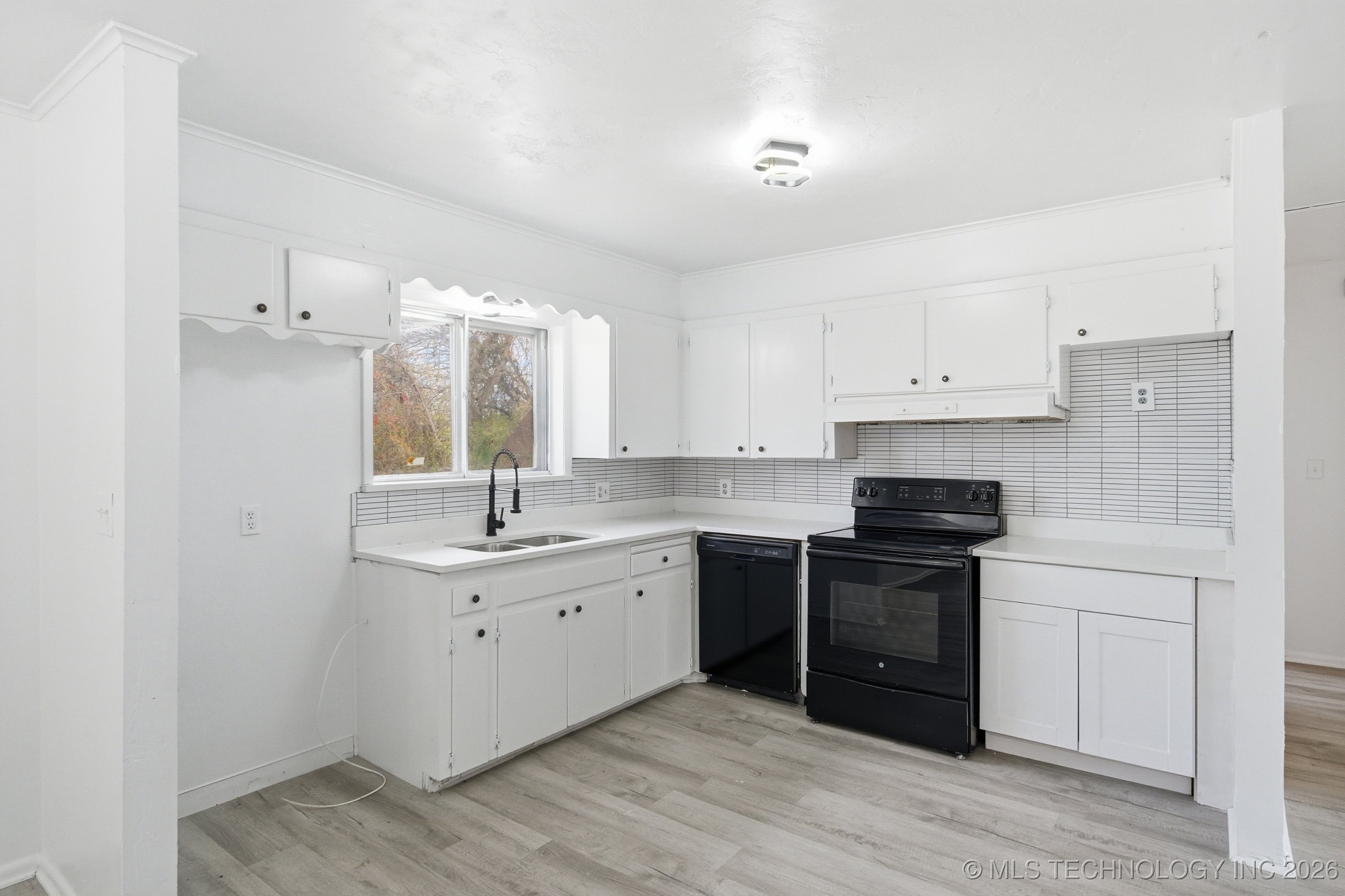 7925 E 27th Court Property Photo 7