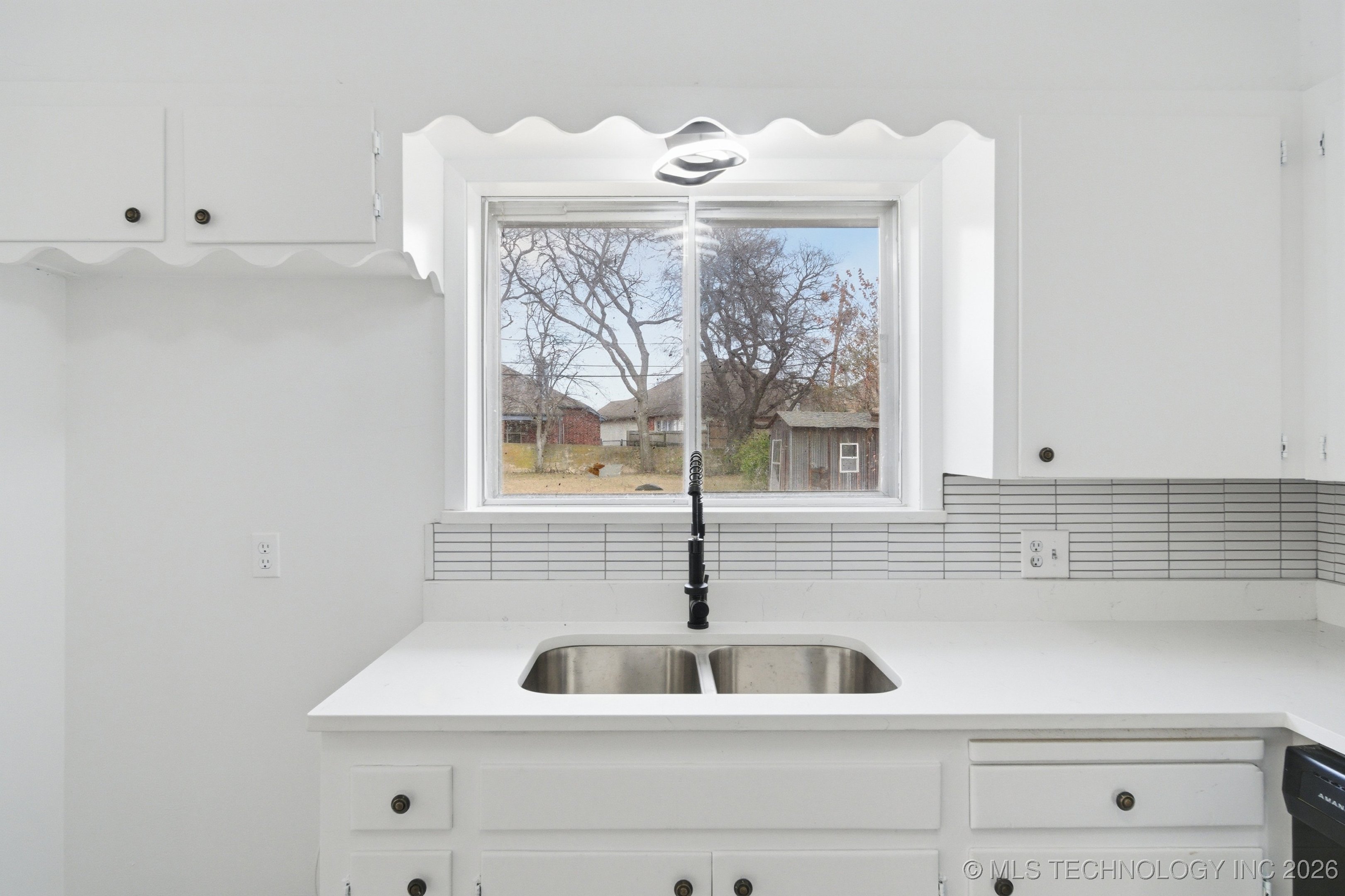 7925 E 27th Court Property Photo 8