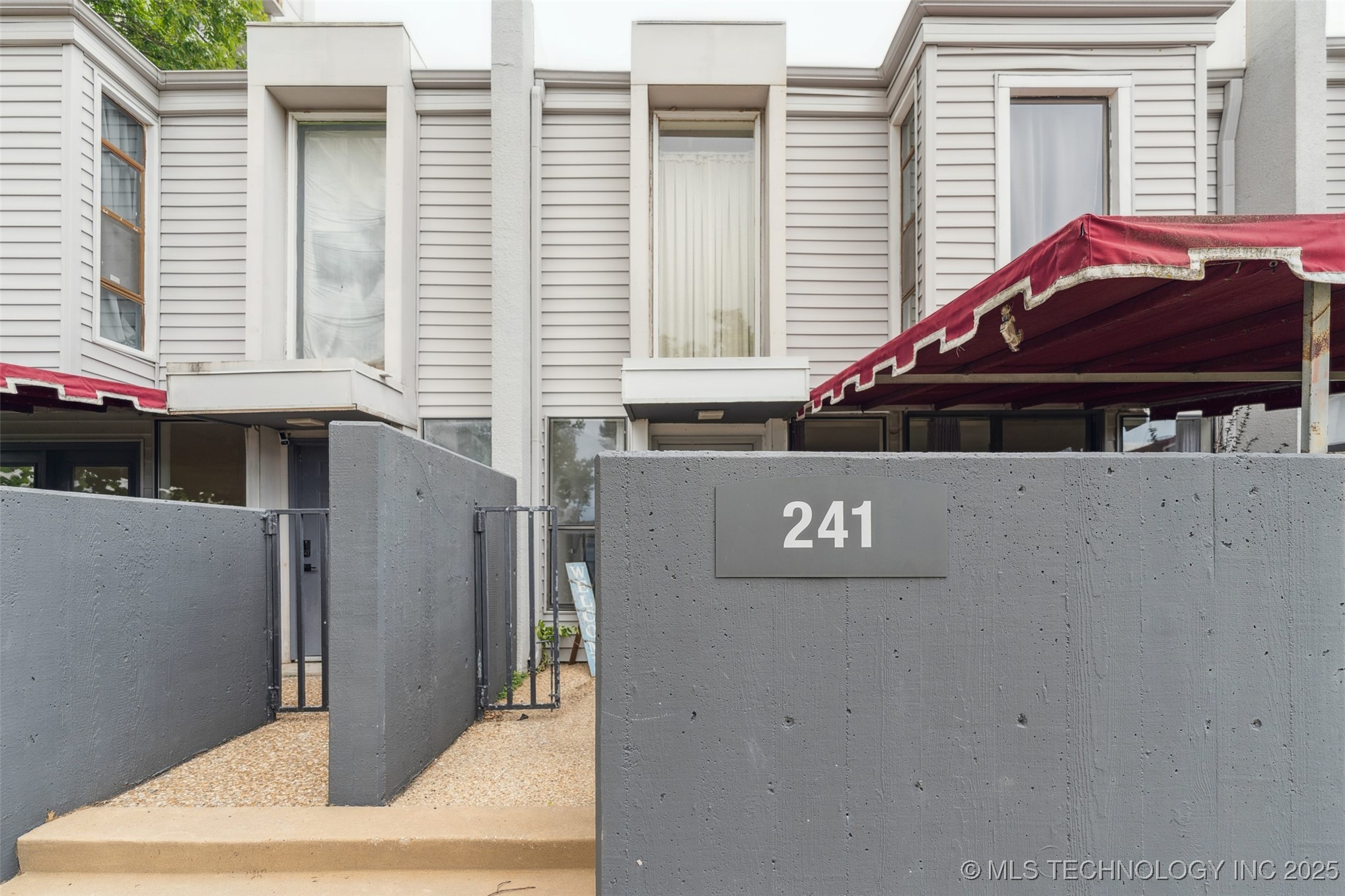 410 W 7th Street 241 Property Photo 3