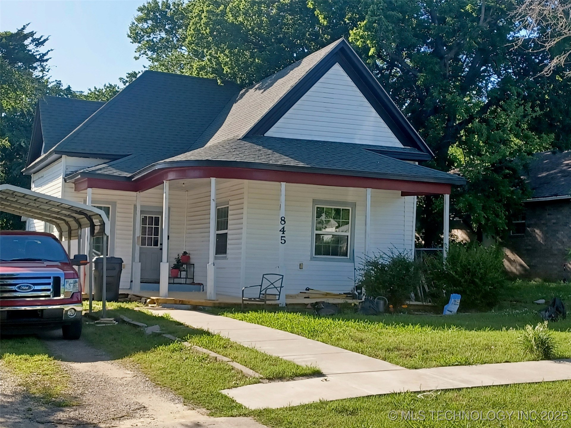 845 C Street SE Property Photo 1