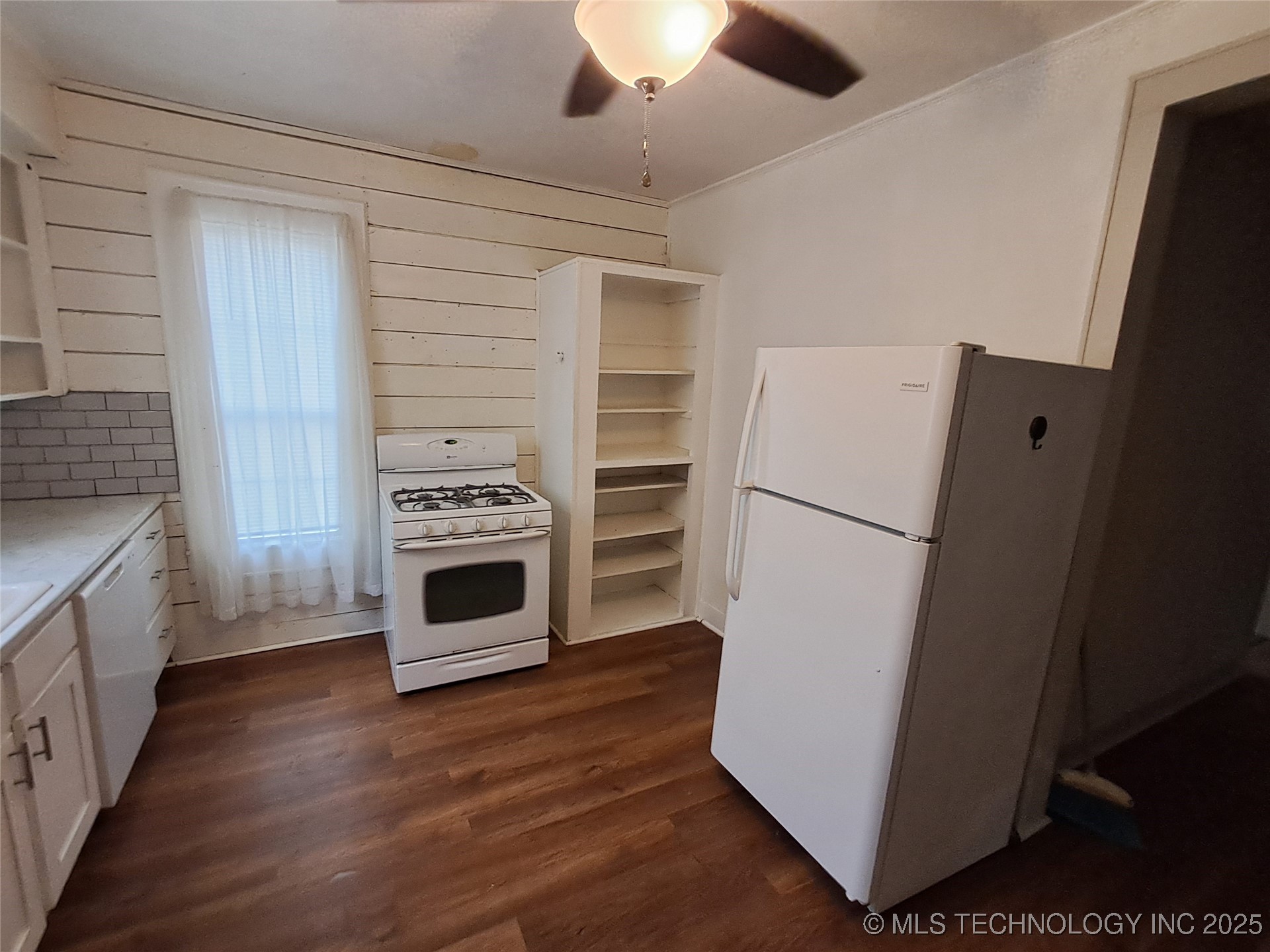 845 C Street Se Property Photo 4