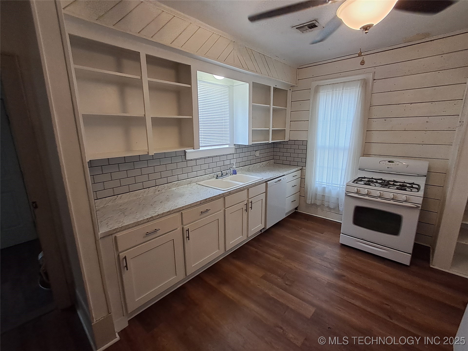 845 C Street Se Property Photo 6