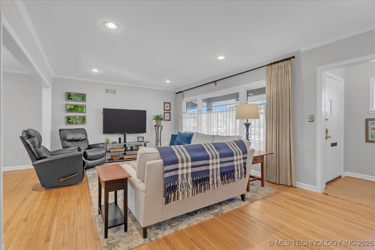 2242 E 33rd Street Property Photo 8