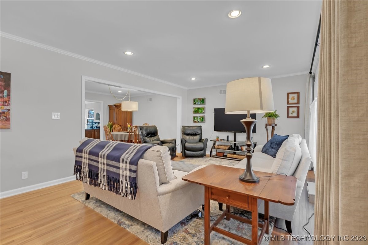 2242 E 33rd Street Property Photo 9