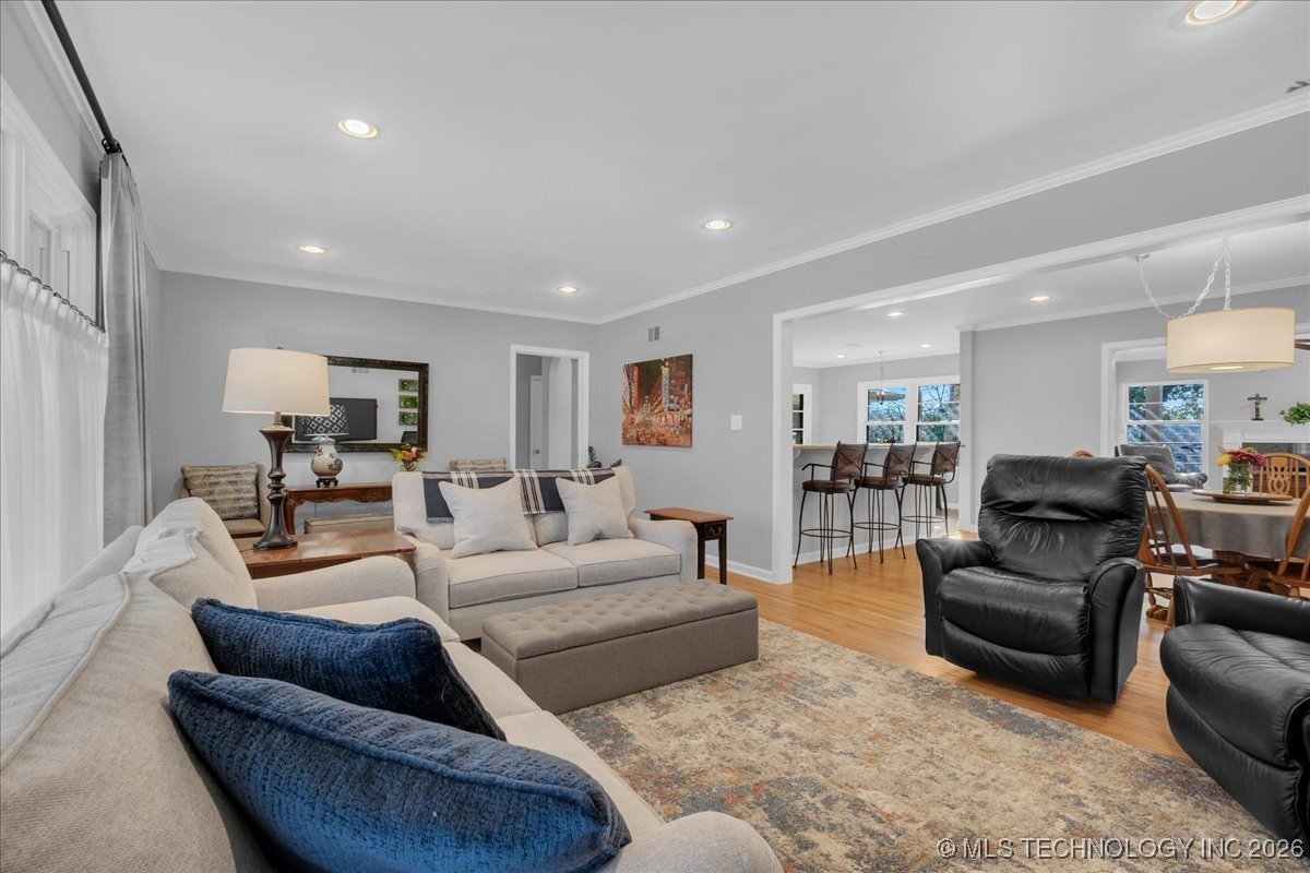 2242 E 33rd Street Property Photo 12