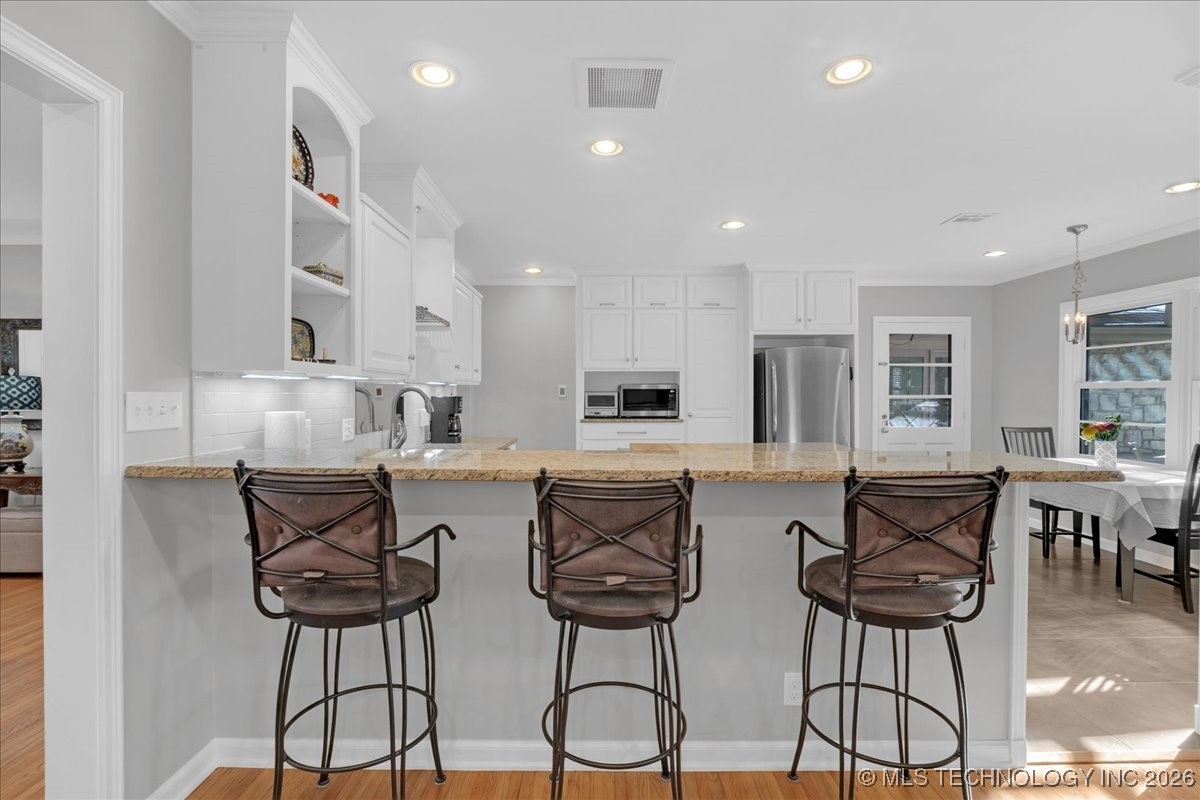 2242 E 33rd Street Property Photo 16