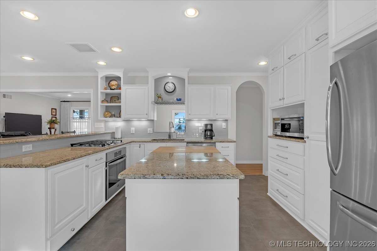 2242 E 33rd Street Property Photo 18