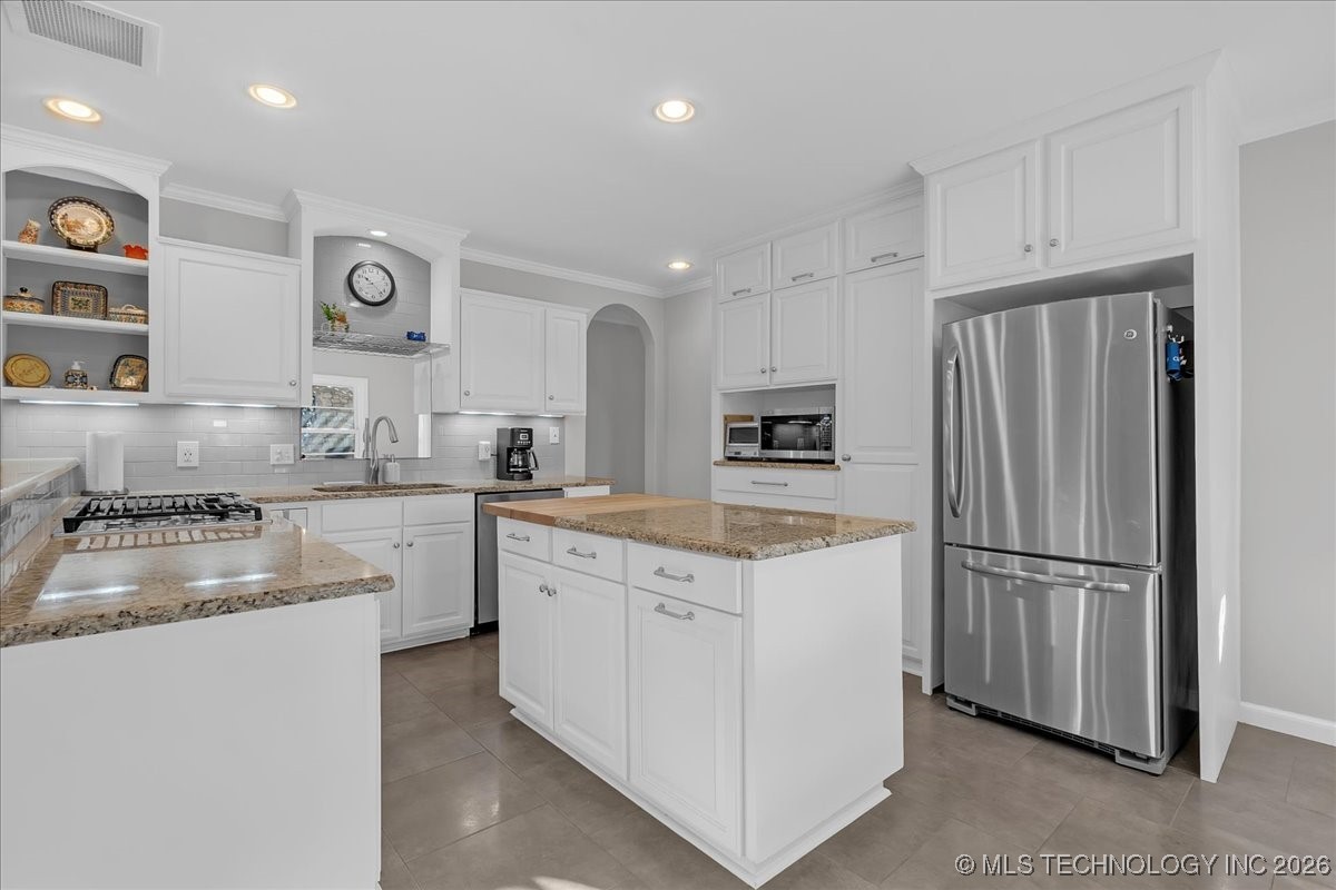 2242 E 33rd Street Property Photo 20