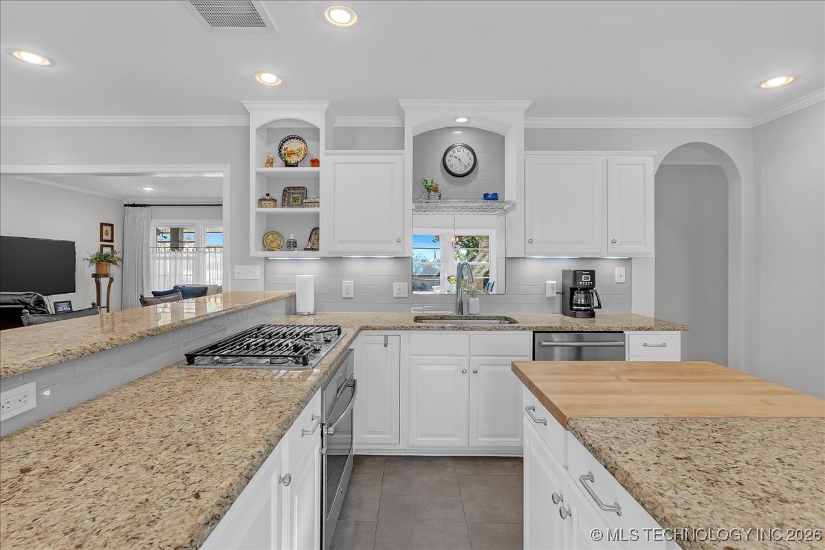 2242 E 33rd Street Property Photo 21