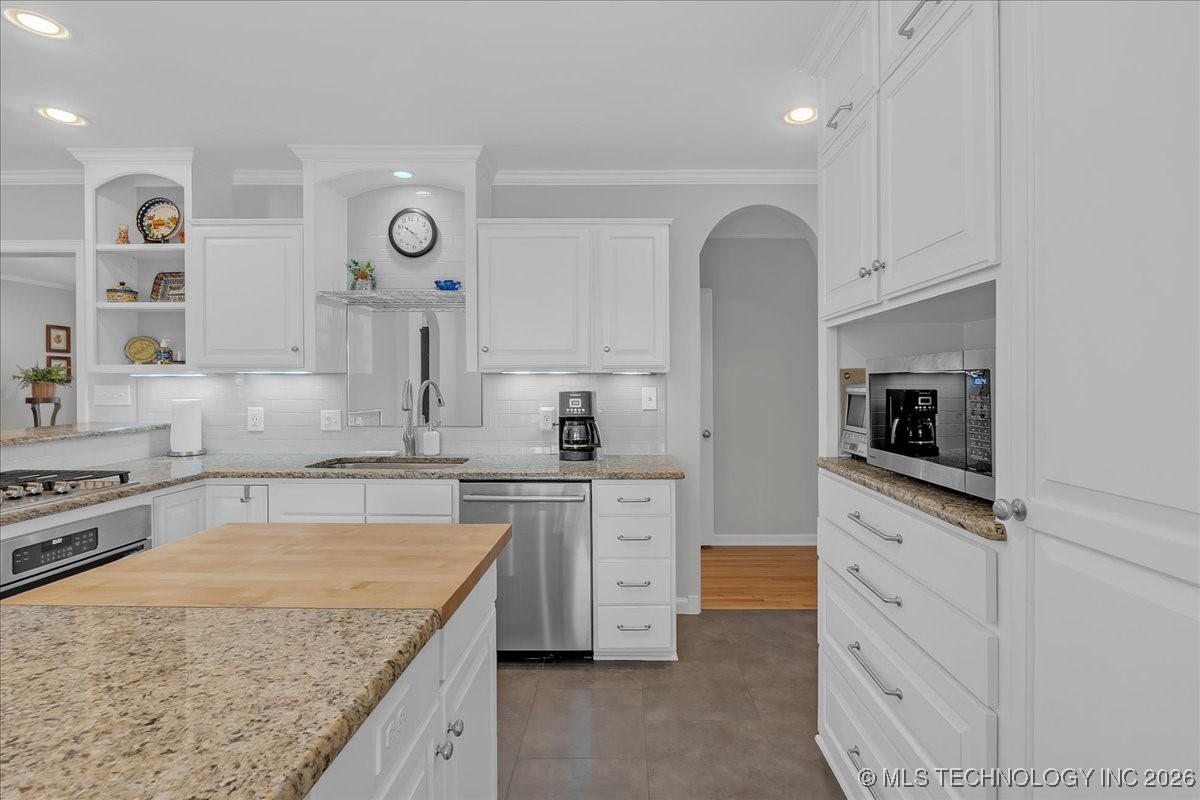 2242 E 33rd Street Property Photo 22