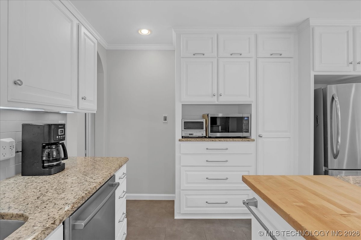 2242 E 33rd Street Property Photo 24