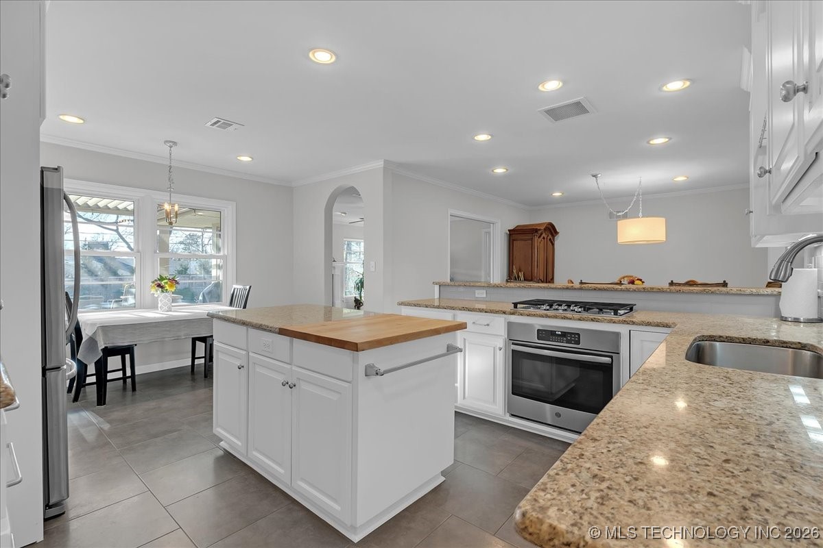 2242 E 33rd Street Property Photo 27