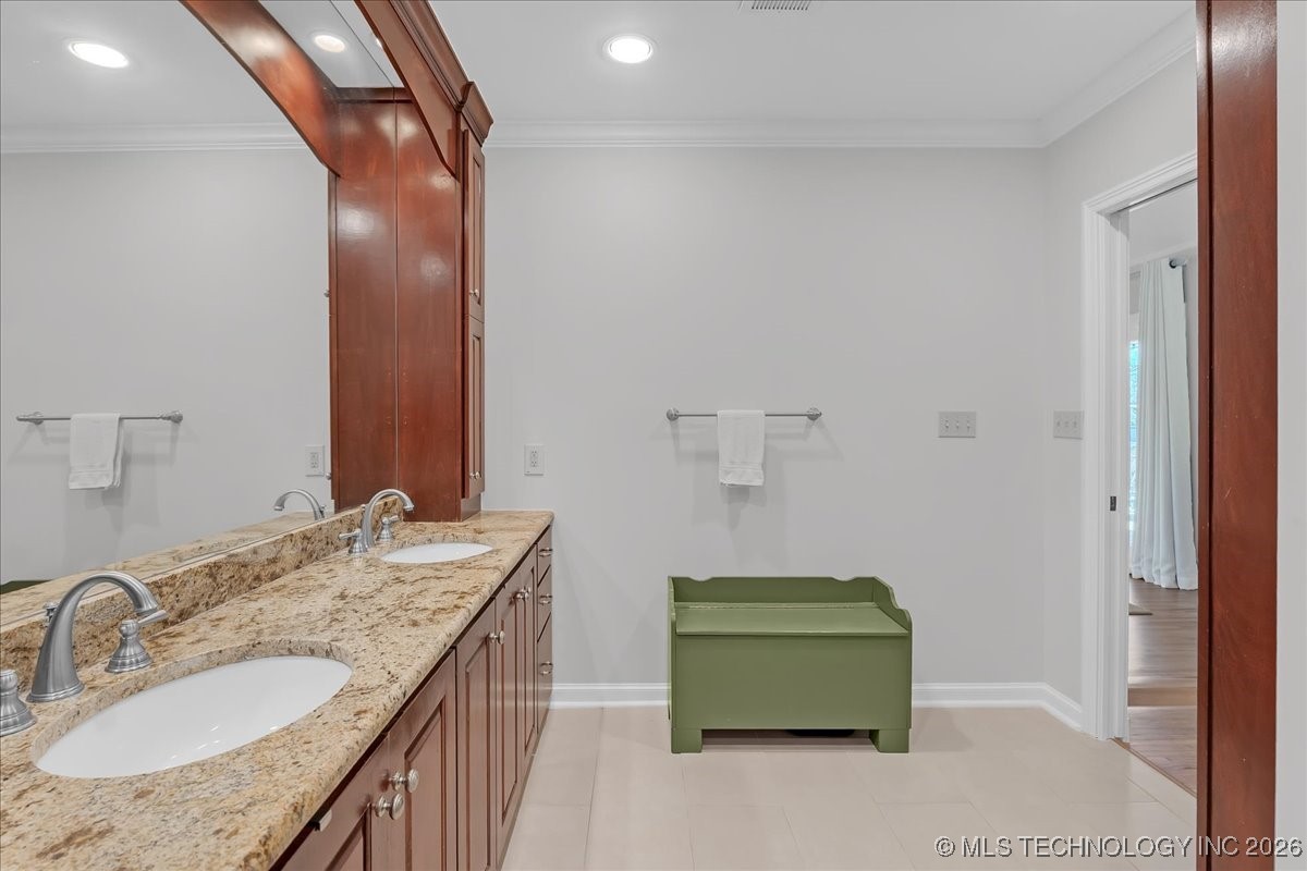 2242 E 33rd Street Property Photo 38