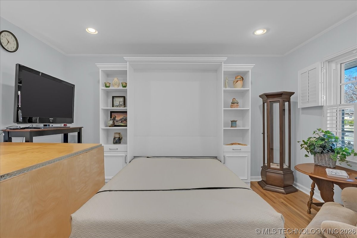 2242 E 33rd Street Property Photo 43