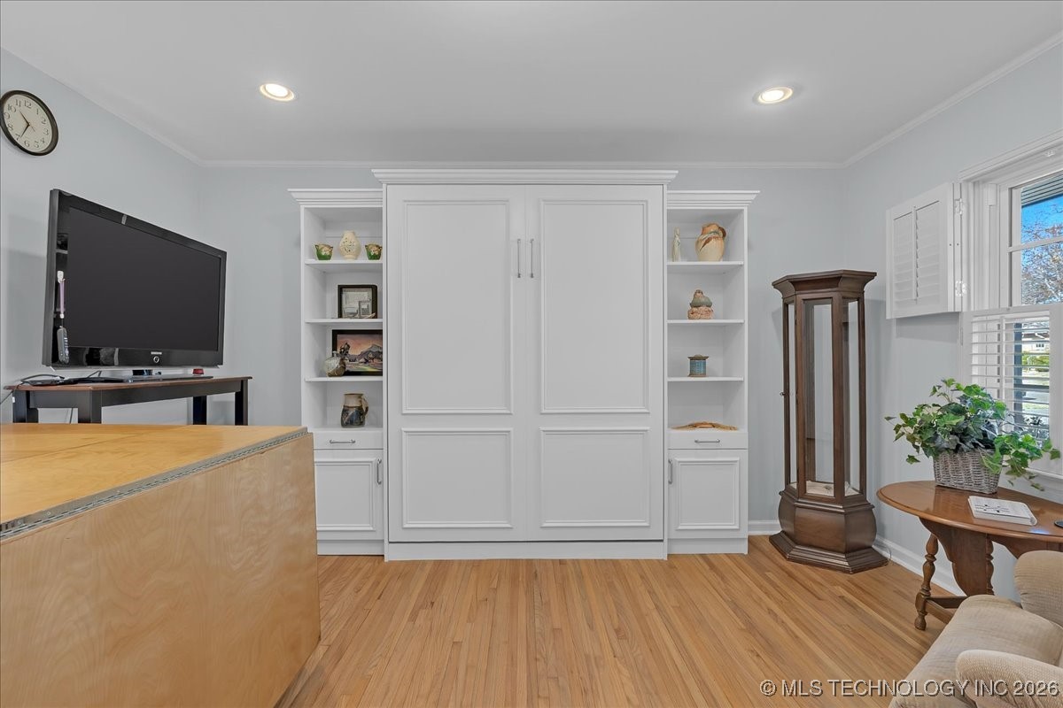 2242 E 33rd Street Property Photo 44