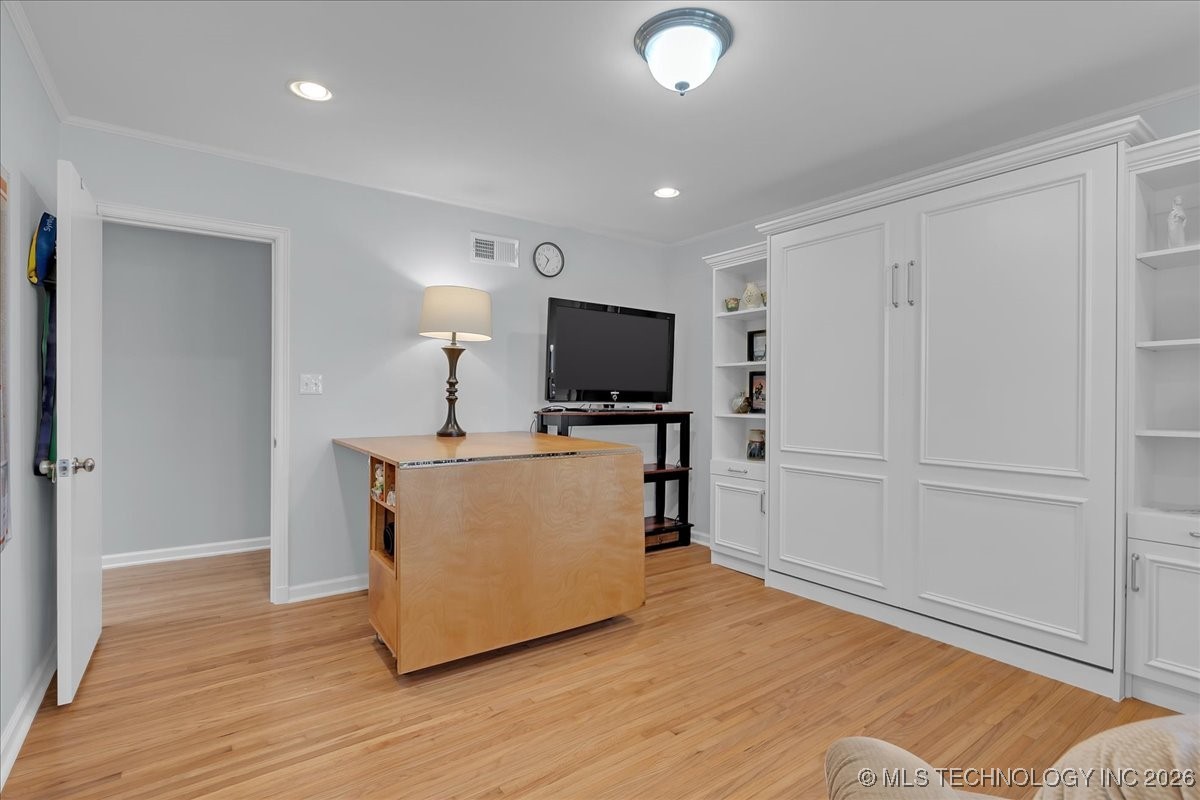 2242 E 33rd Street Property Photo 45