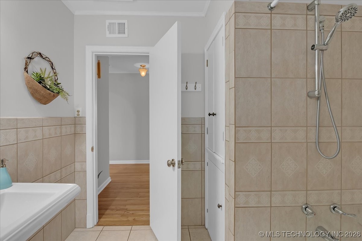 2242 E 33rd Street Property Photo 47