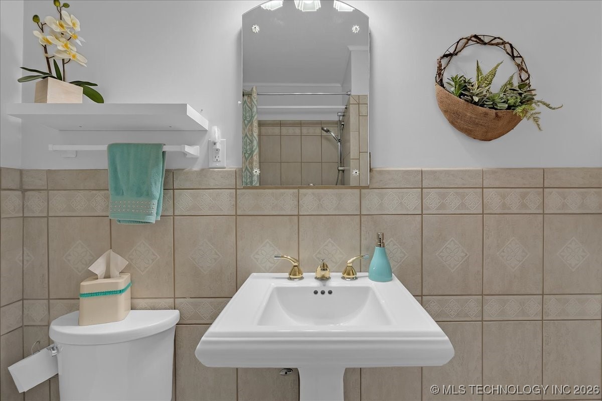 2242 E 33rd Street Property Photo 48