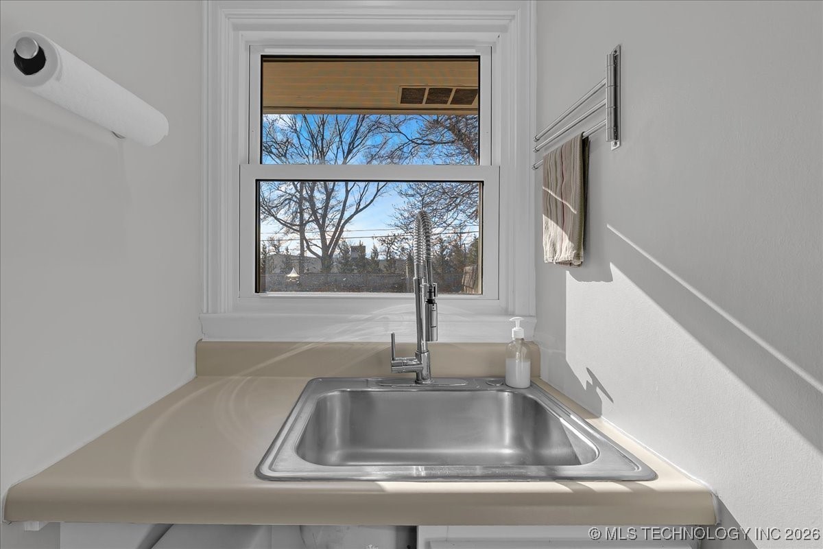 2242 E 33rd Street Property Photo 55