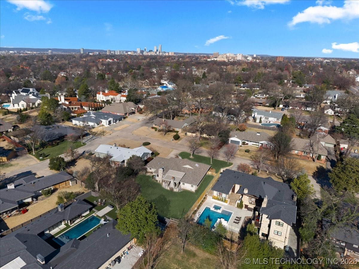 2242 E 33rd Street Property Photo 69