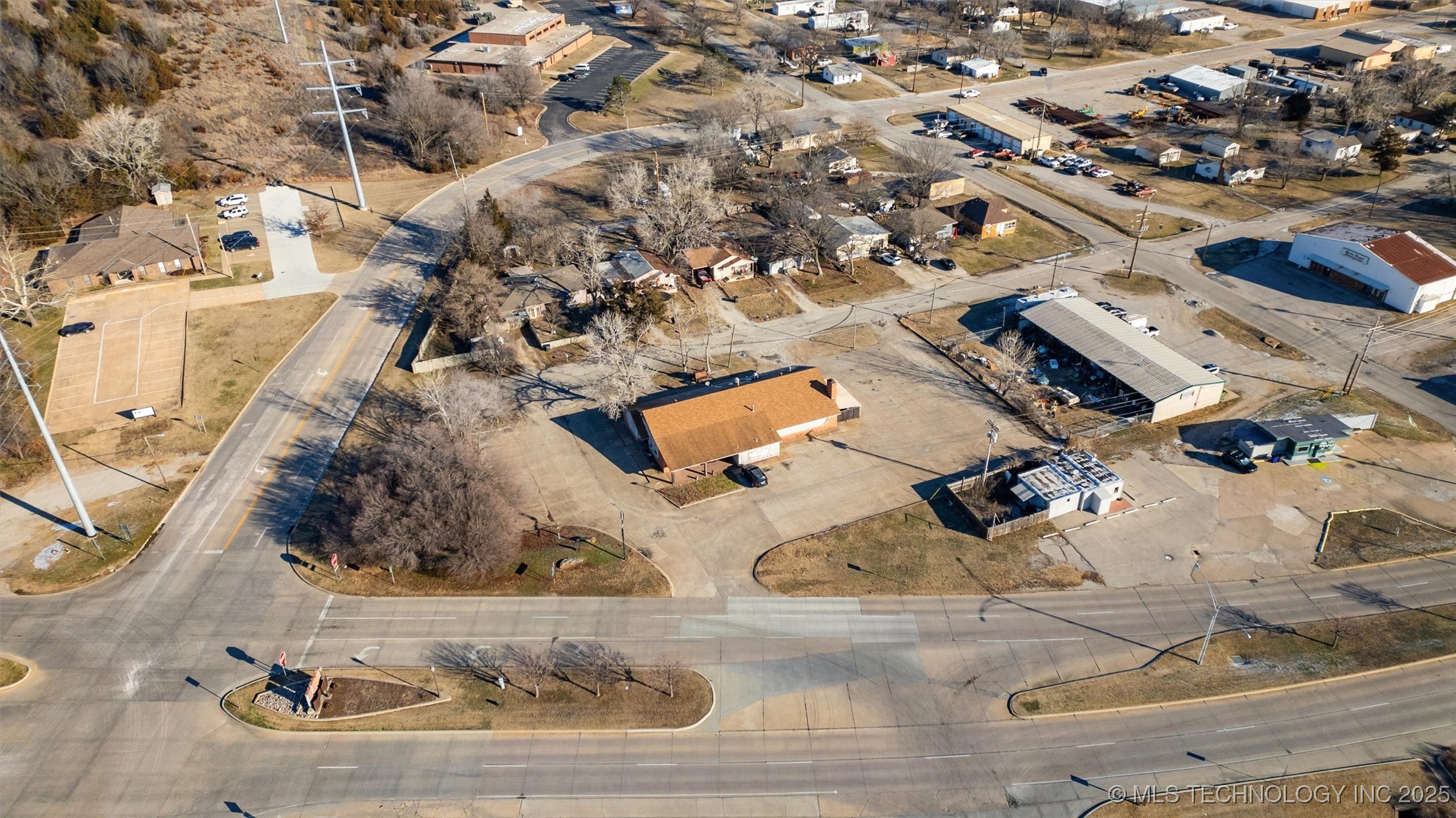 1840 Sw Frank Phillips Boulevard Property Photo 4