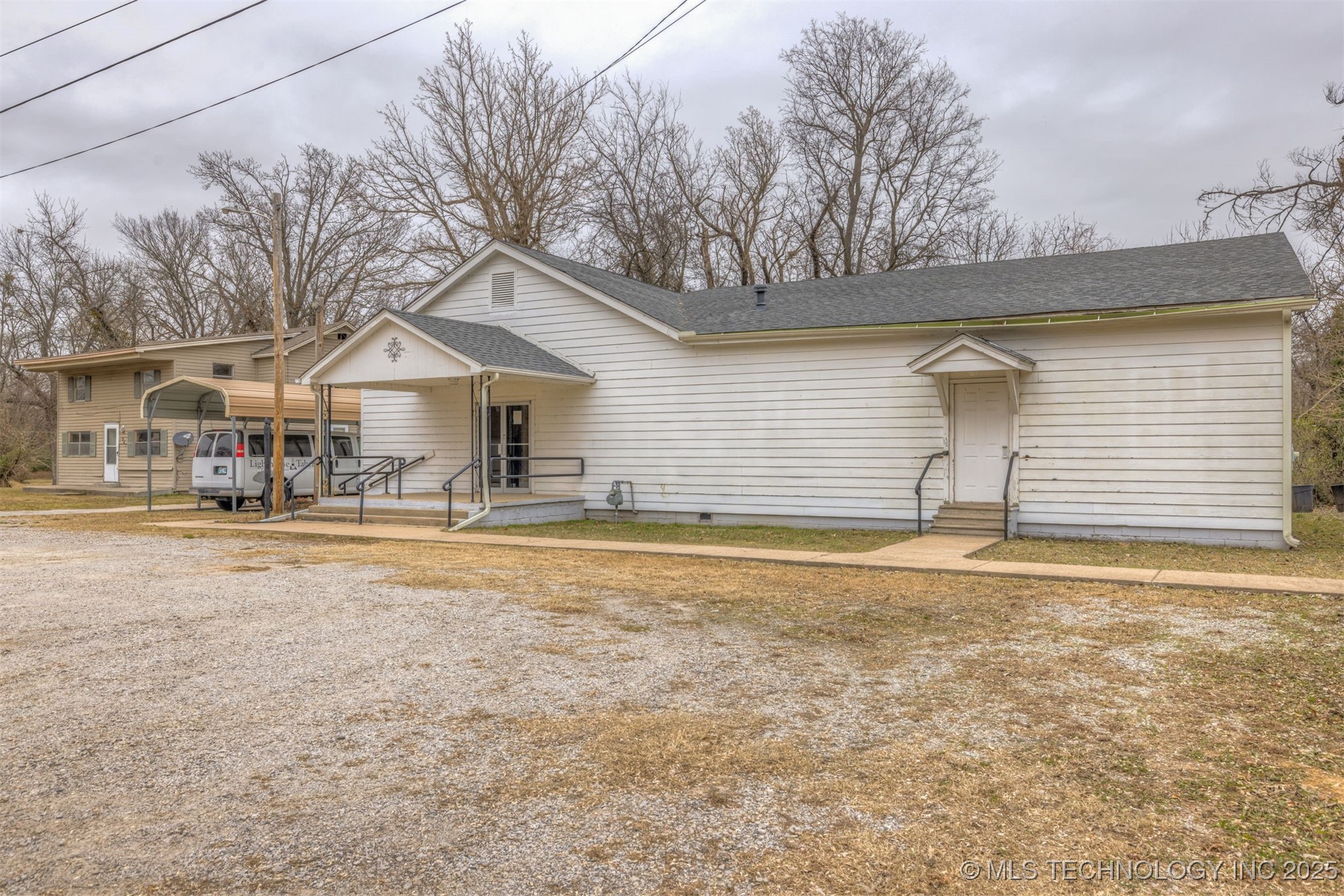 215 S Bixby Street Property Photo 5