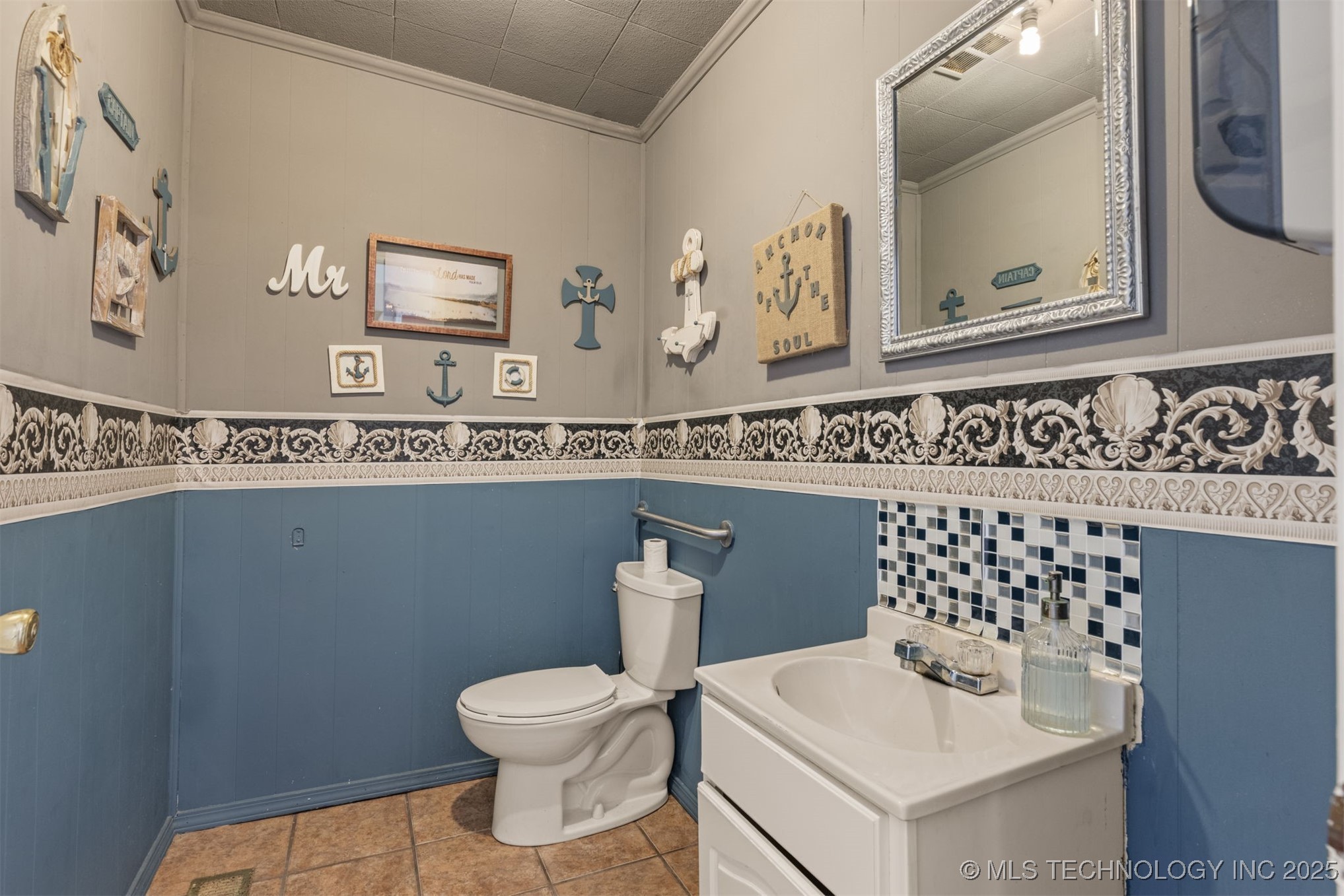 215 S Bixby Street Property Photo 21