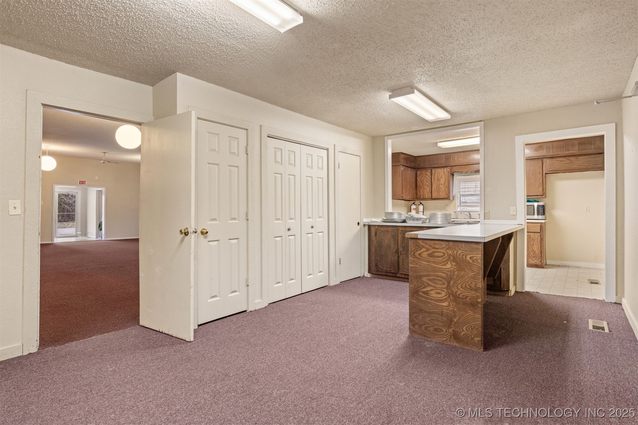 215 S Bixby Street Property Photo 27