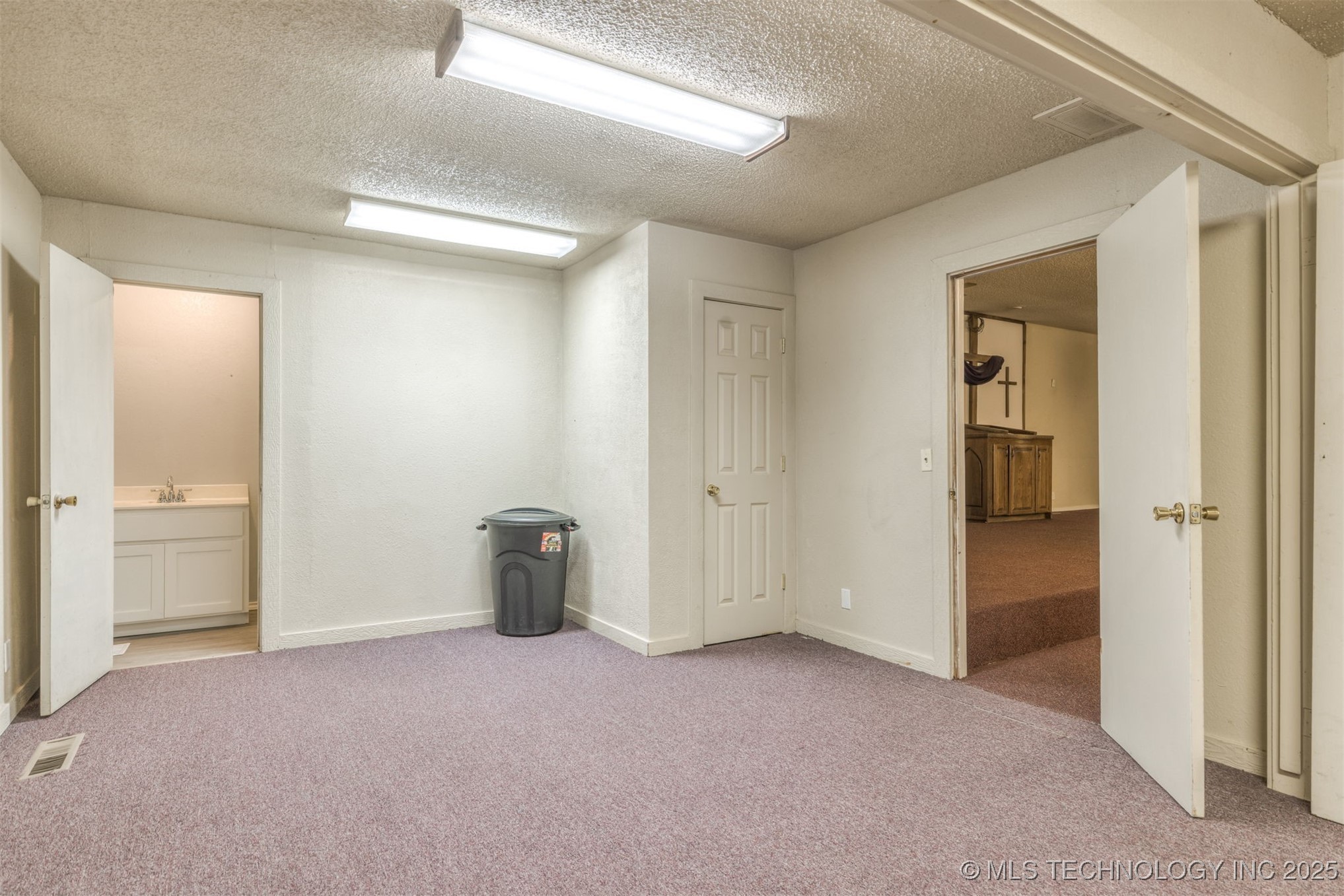 215 S Bixby Street Property Photo 33