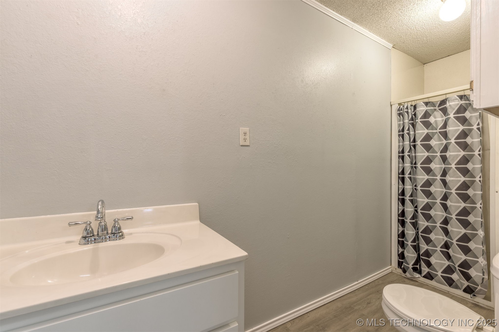 215 S Bixby Street Property Photo 34