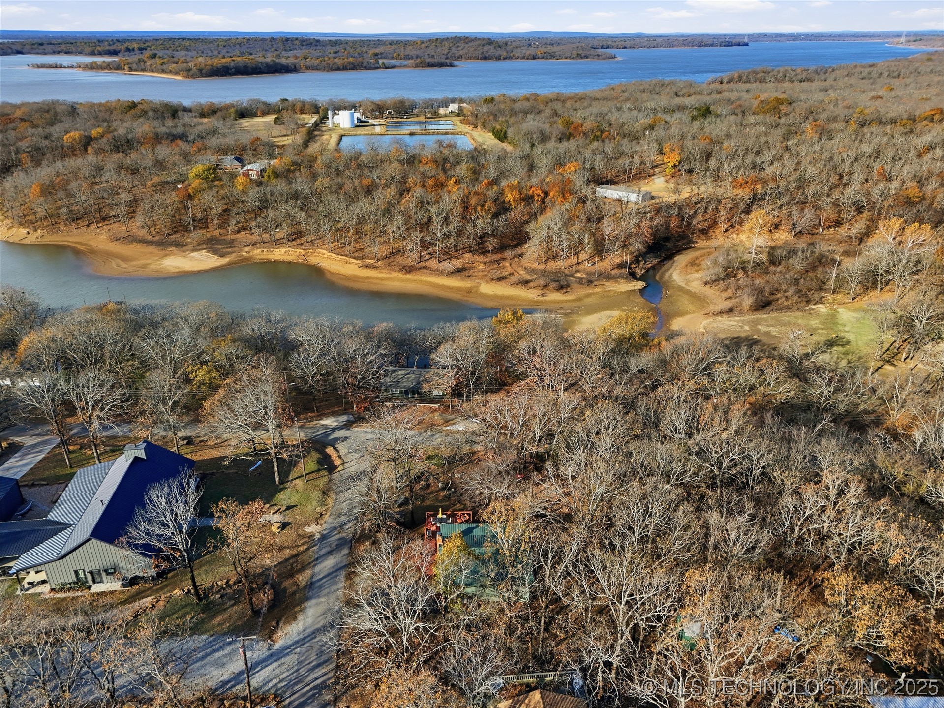 418321 E 1105 Road Property Photo 3