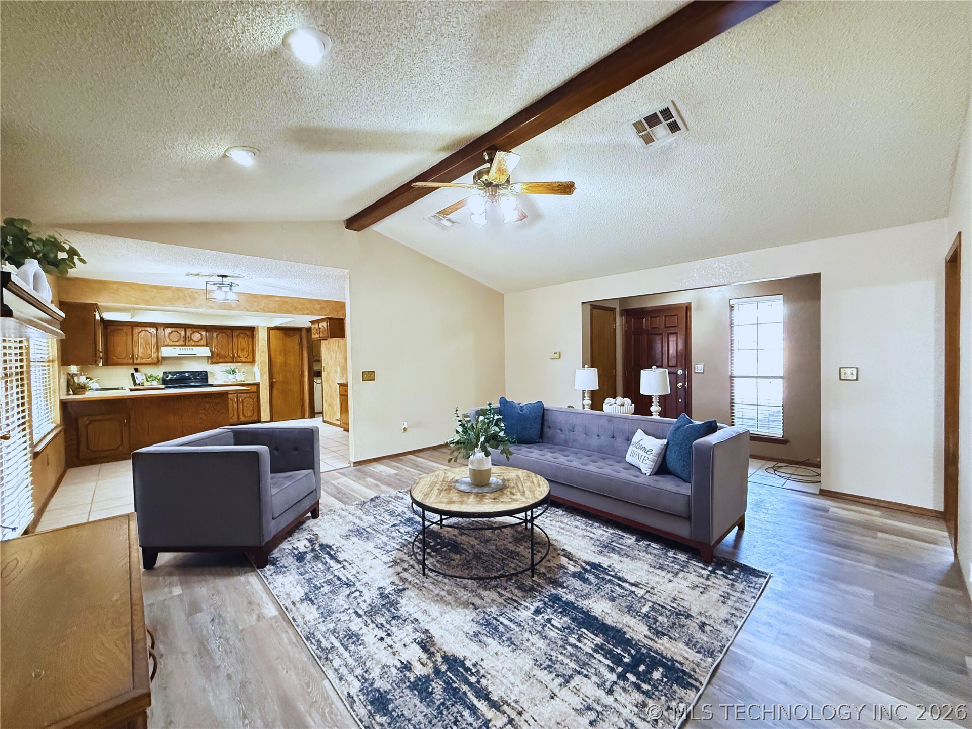 1913 Red Bud Court Property Photo 4