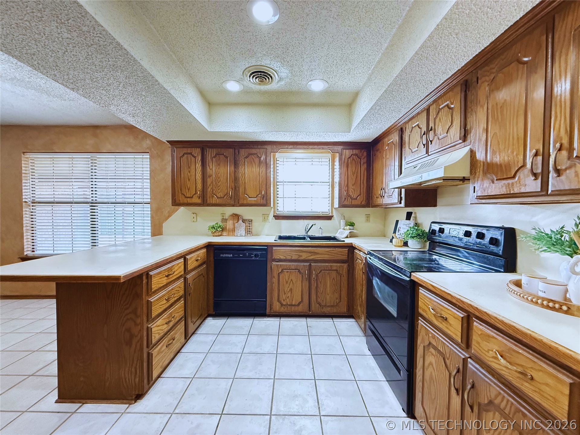 1913 Red Bud Court Property Photo 7