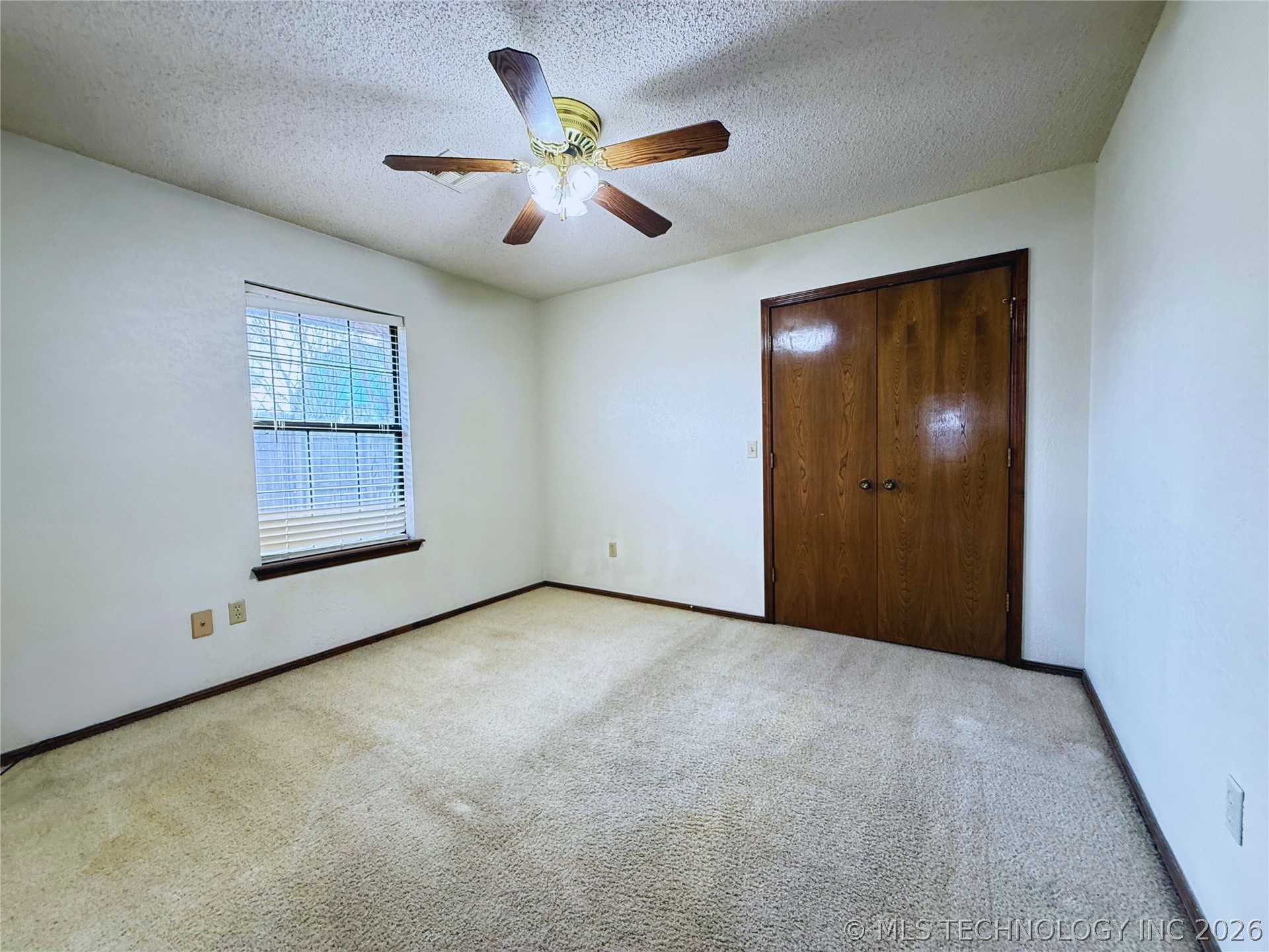 1913 Red Bud Court Property Photo 15