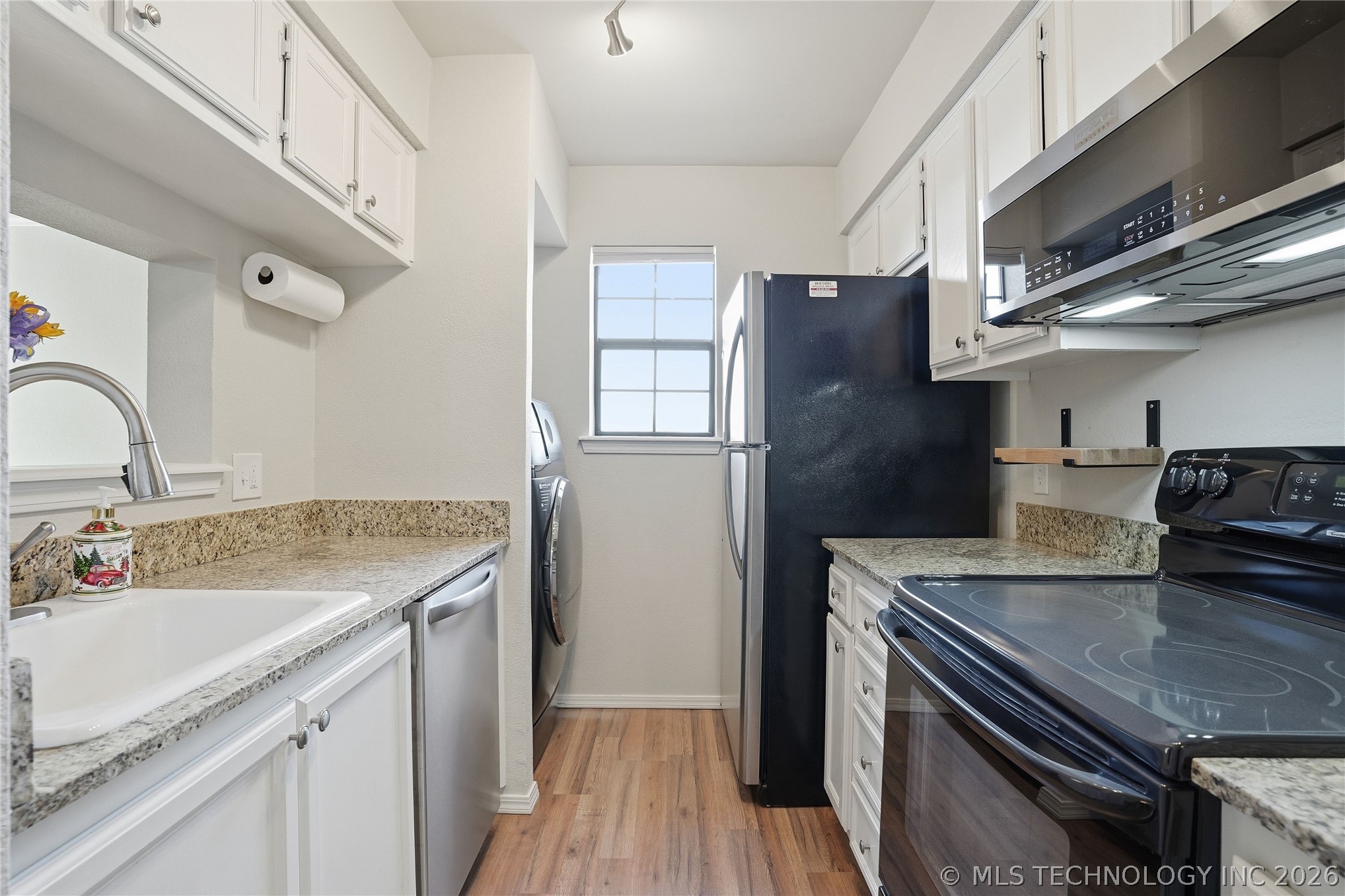 2826 E 90th Street 1602 Property Photo 14