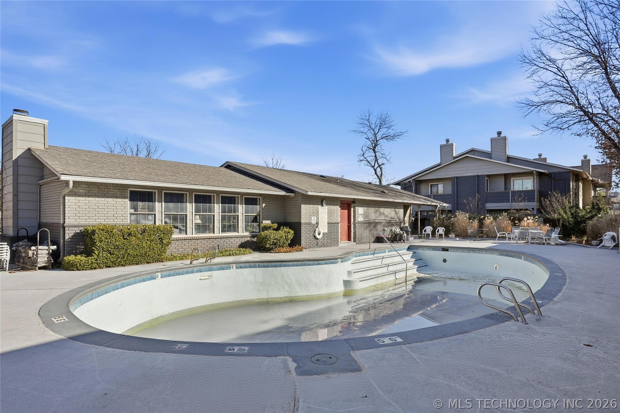 2826 E 90th Street 1602 Property Photo 33