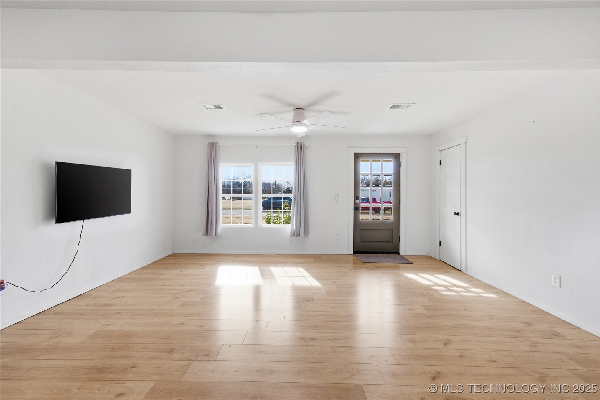 1005 W 2nd Street Property Photo 5