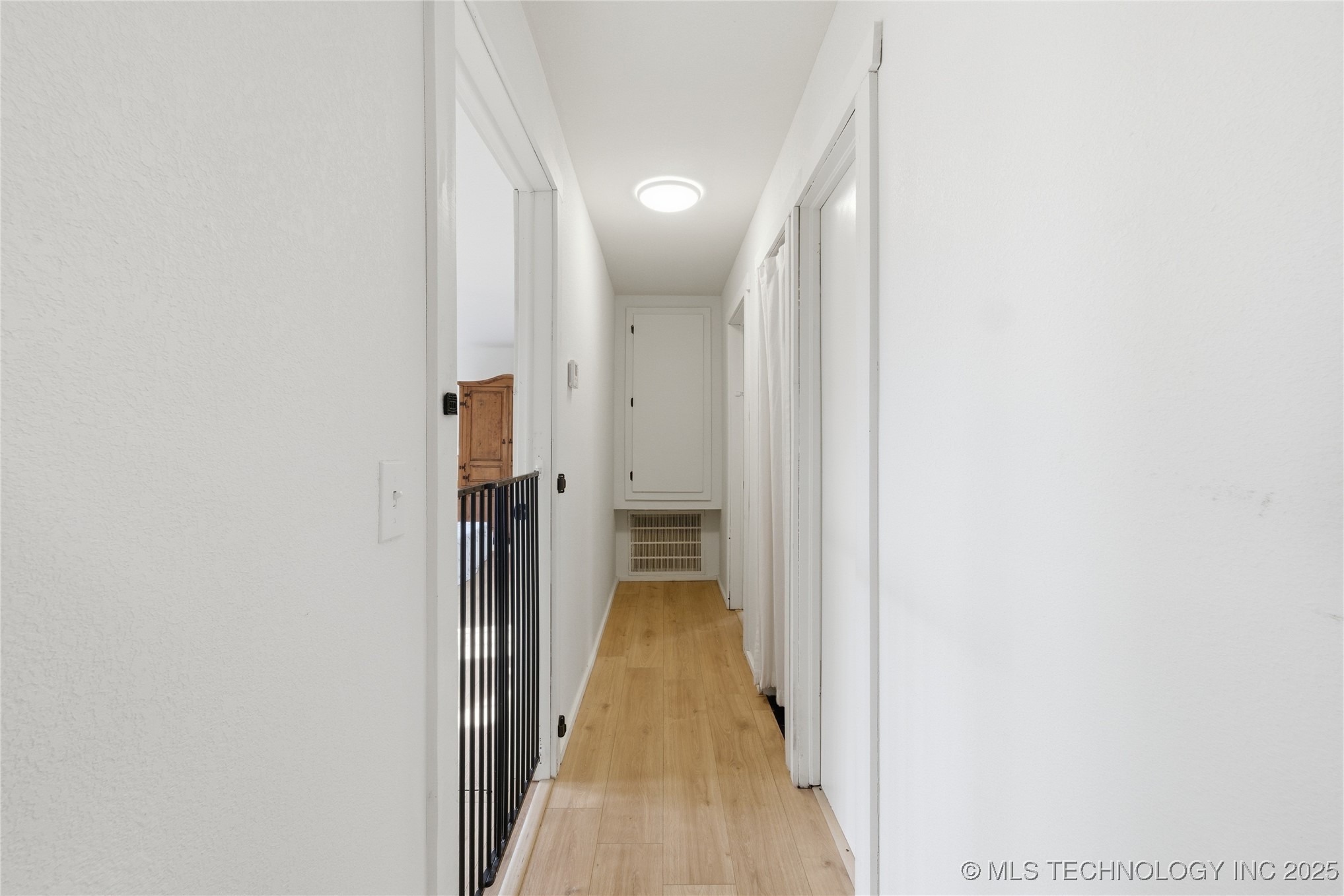 1005 W 2nd Street Property Photo 10