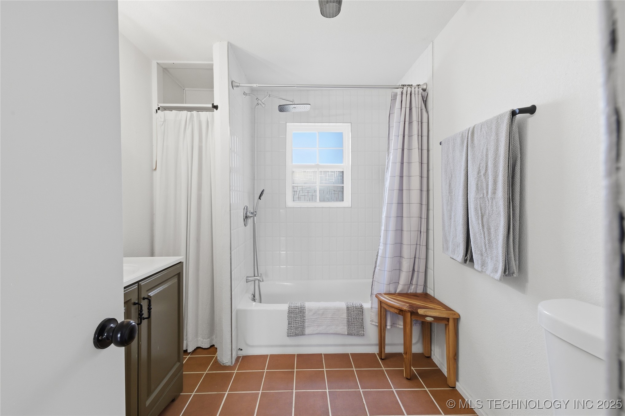 1005 W 2nd Street Property Photo 11