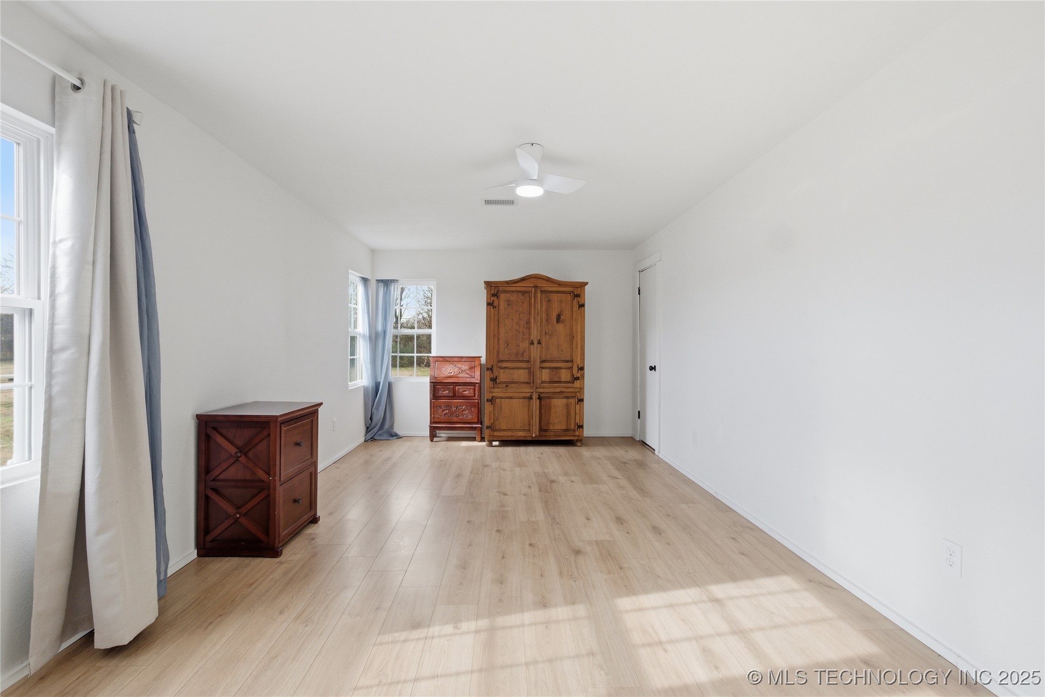 1005 W 2nd Street Property Photo 15