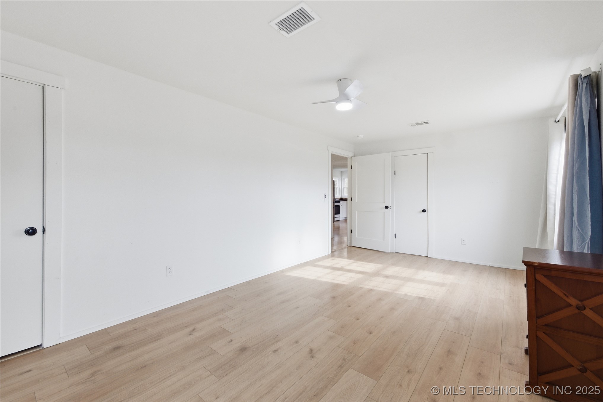 1005 W 2nd Street Property Photo 16