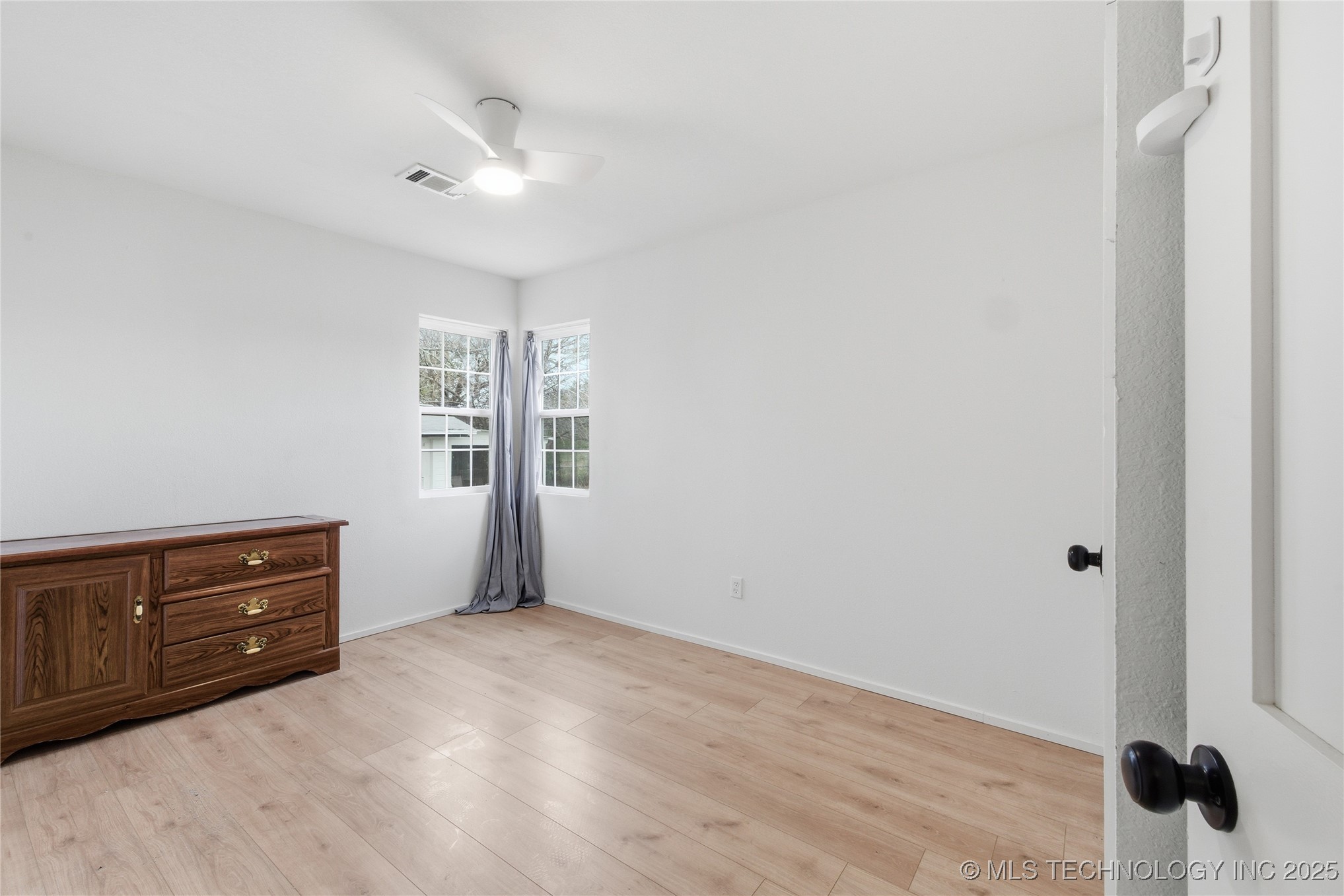 1005 W 2nd Street Property Photo 17