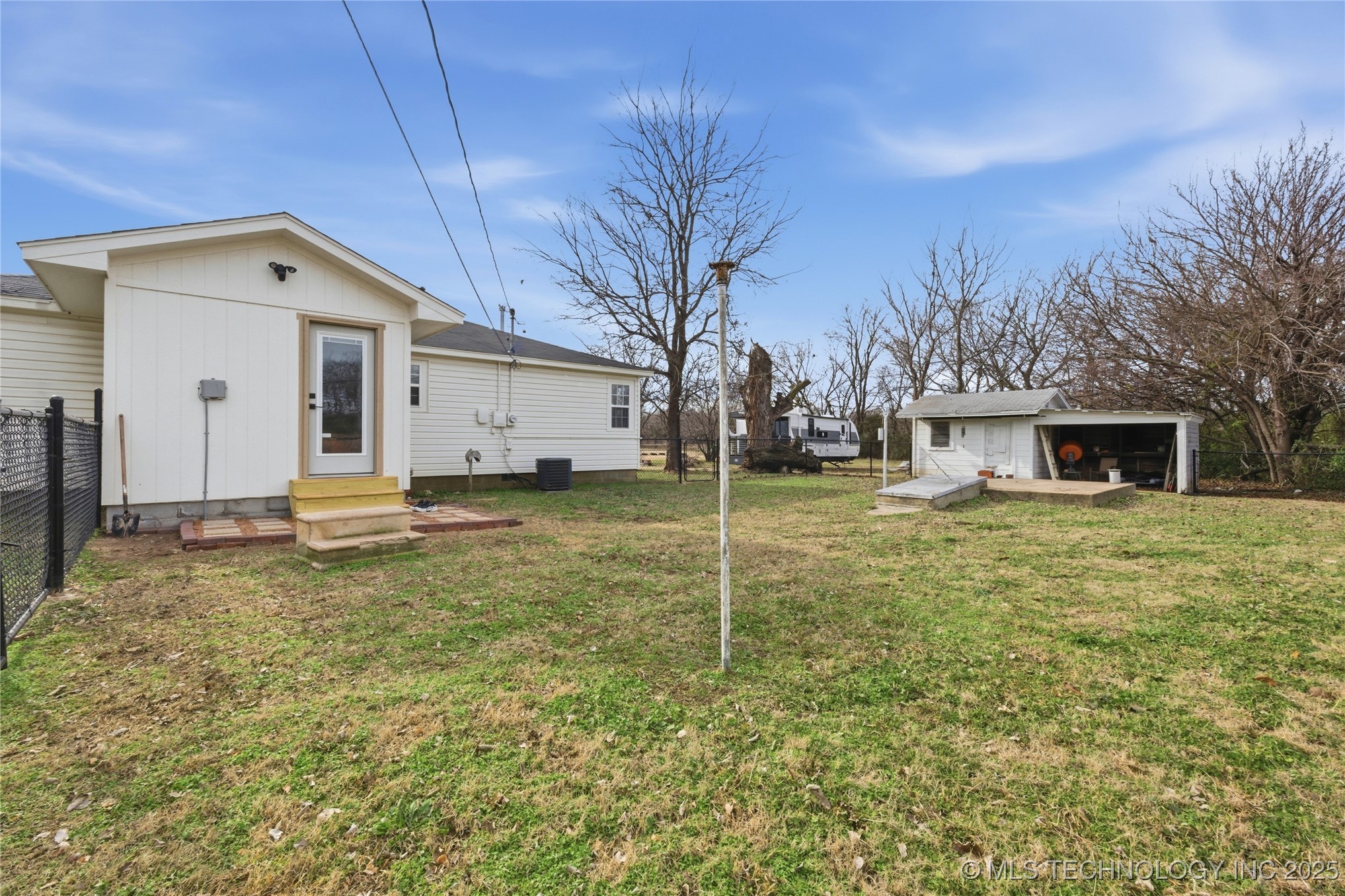 1005 W 2nd Street Property Photo 19