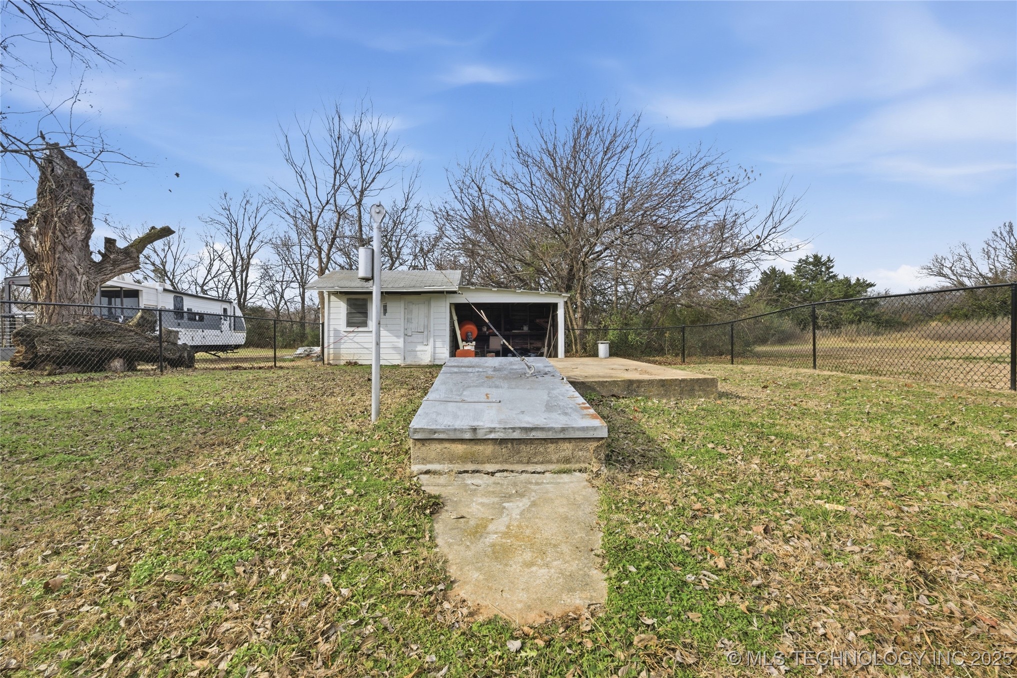 1005 W 2nd Street Property Photo 20