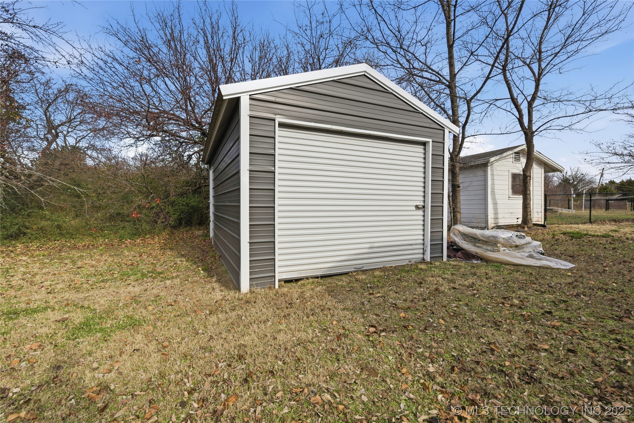 1005 W 2nd Street Property Photo 22