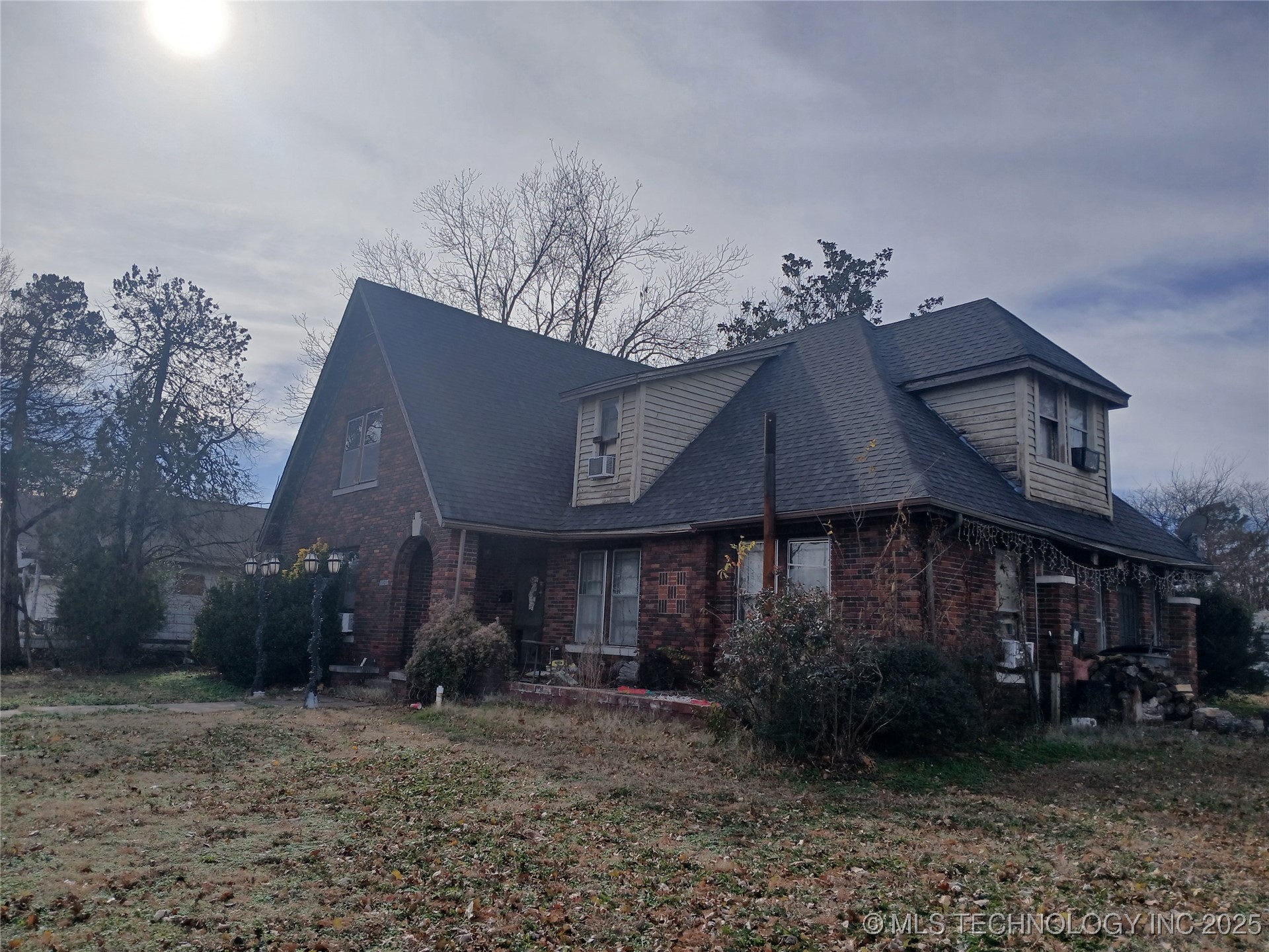 1101 S Mekusukey Avenue Property Photo 2