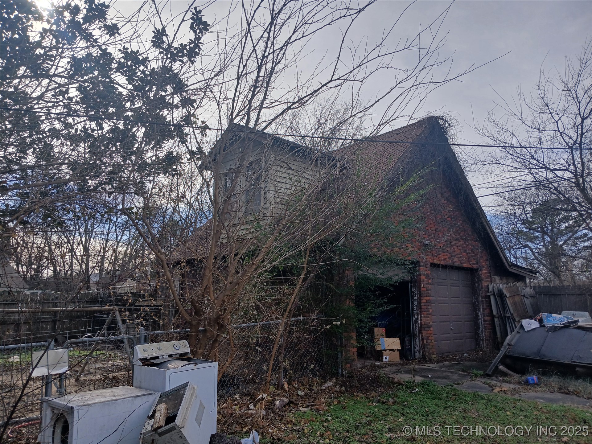 1101 S Mekusukey Avenue Property Photo 9