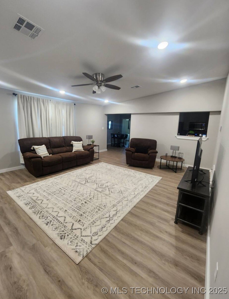 907 S Mckinley Property Photo 4