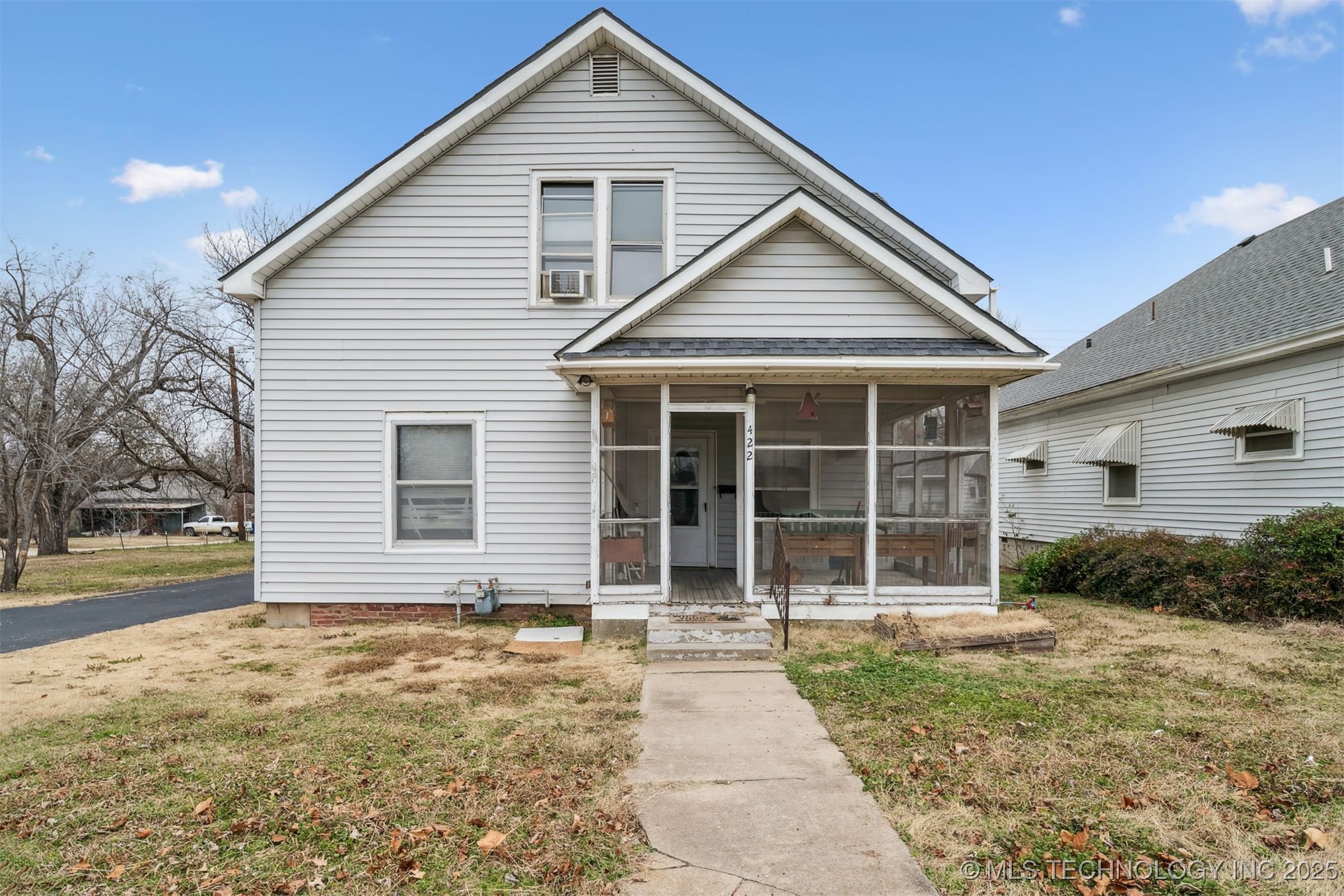 422 W Davis Drive Property Photo 1