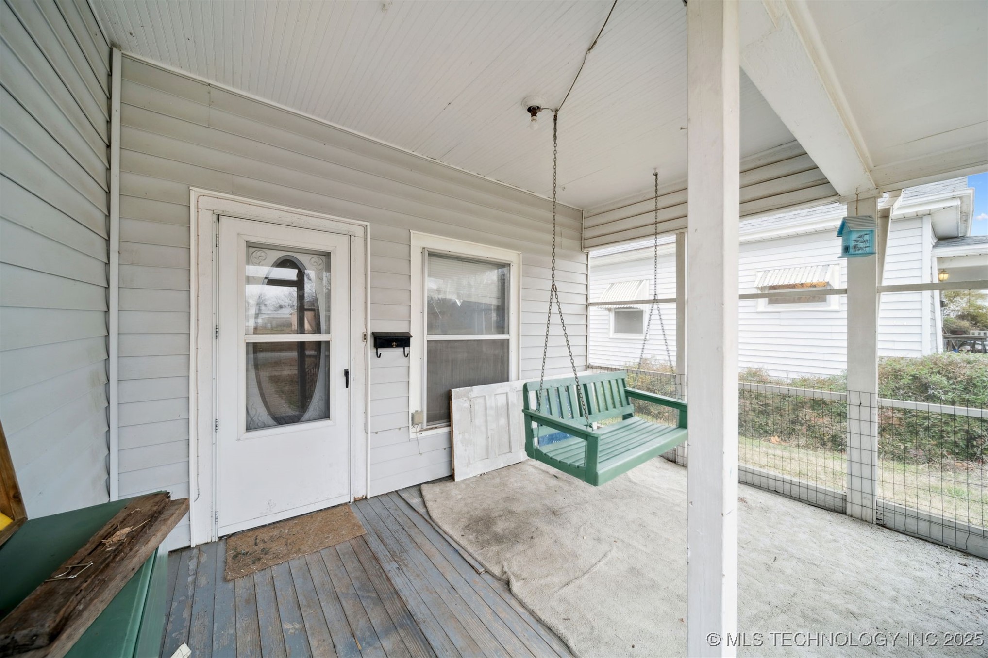 422 W Davis Drive Property Photo 2